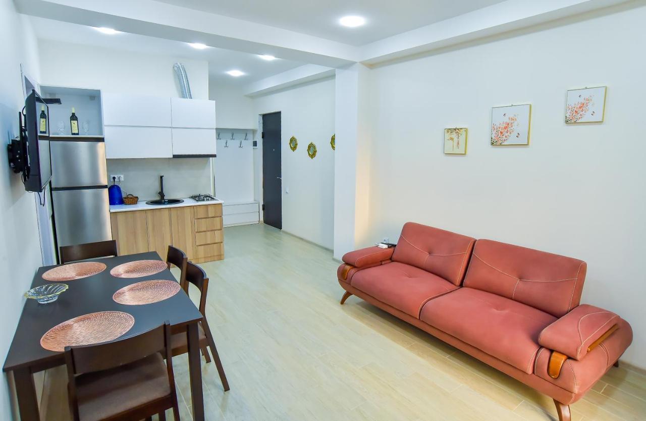 Valkhida'S Apartment Kutaisi Luaran gambar